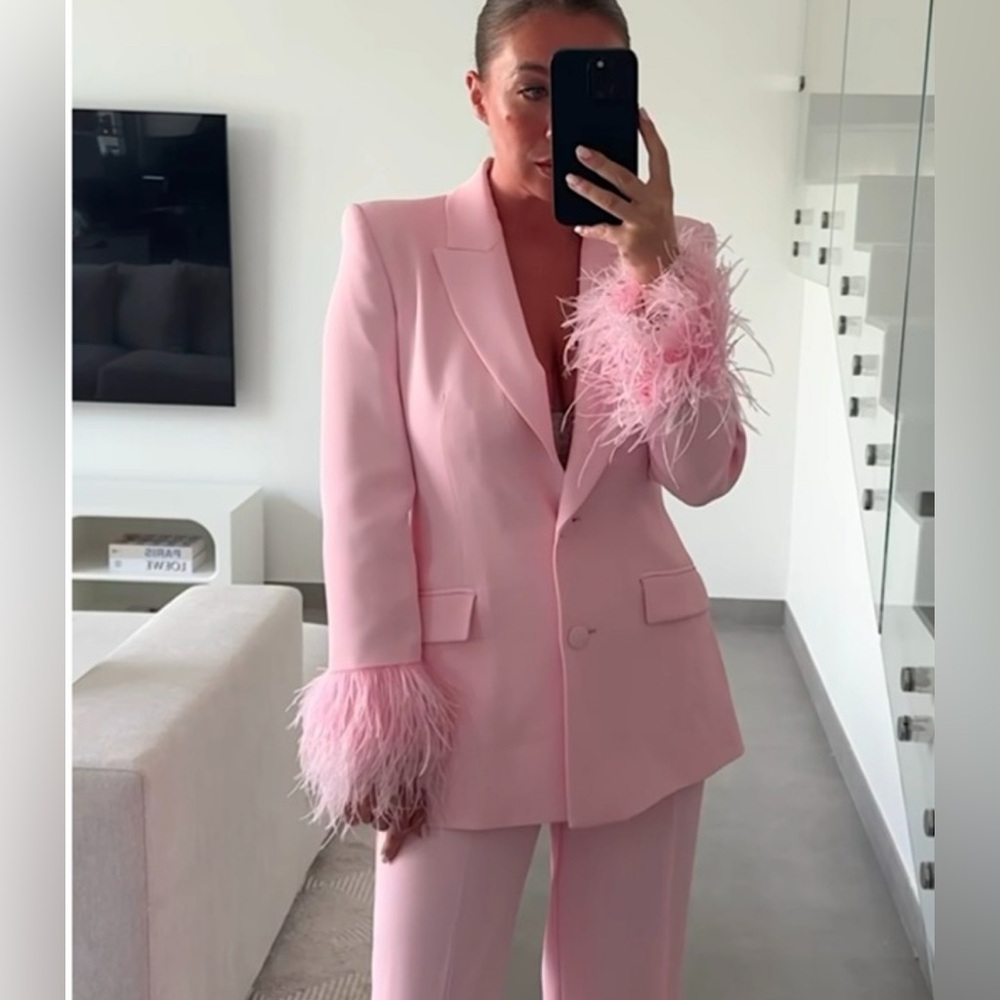 Bloggers Favorite Zara feather blazer